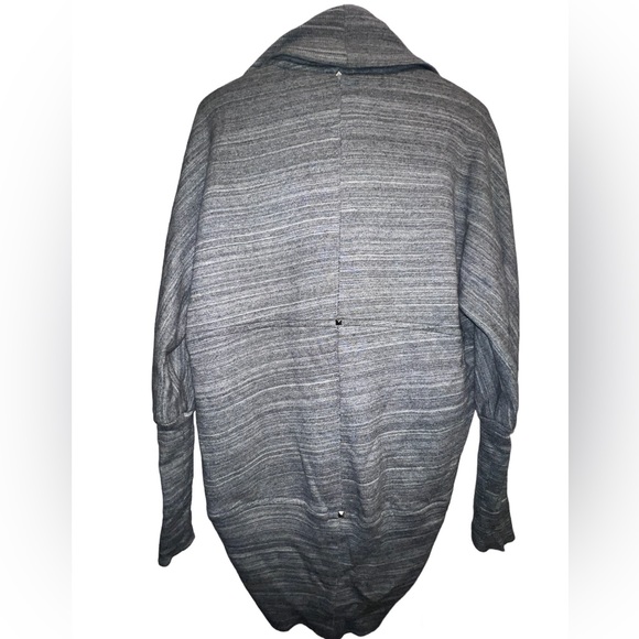 Wilfred from Aritzia, Classic Diderot Sweater, light grey, size Small, EUC - Picture 8 of 15